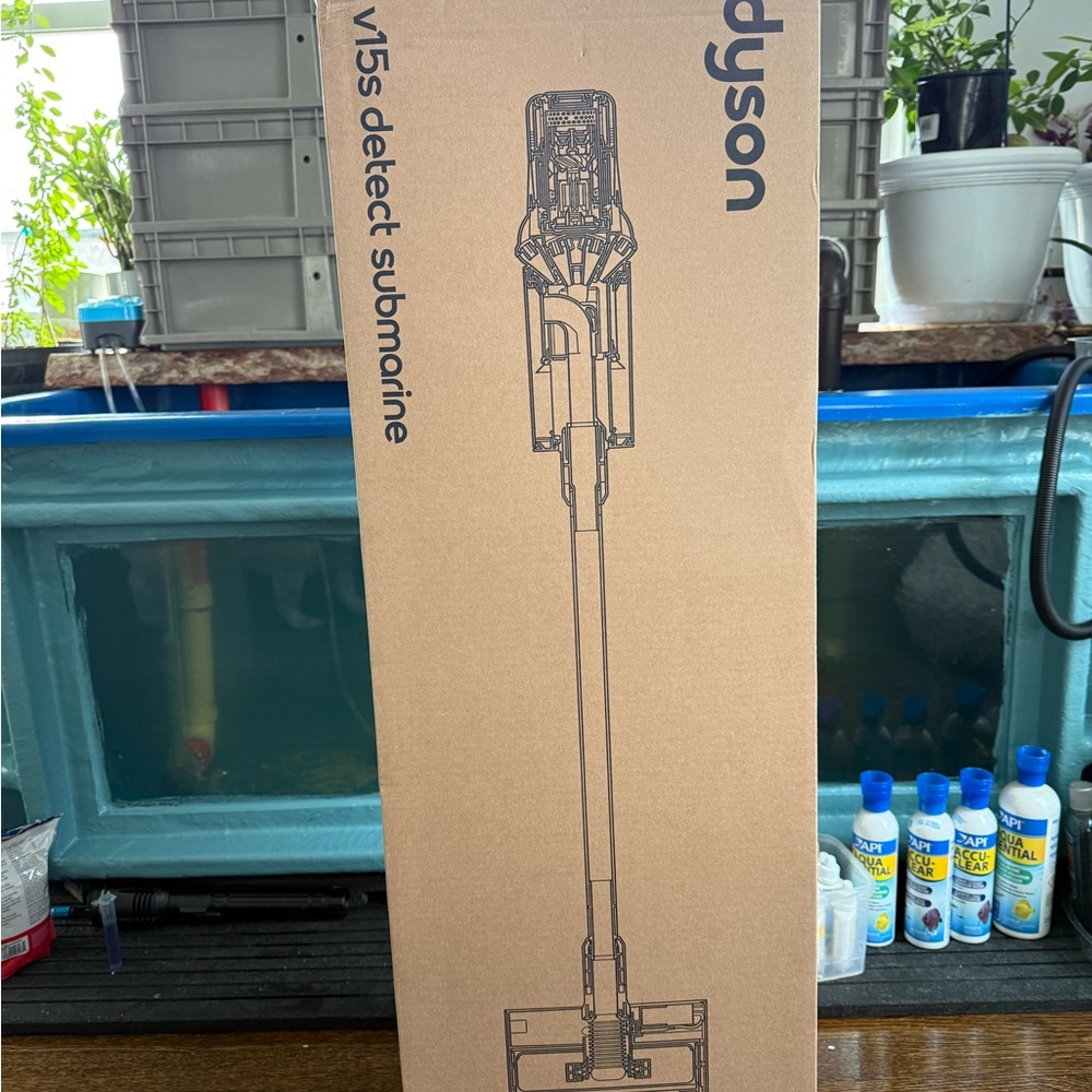 Dyson V15s Detect Submarine Absolute in Gold and White